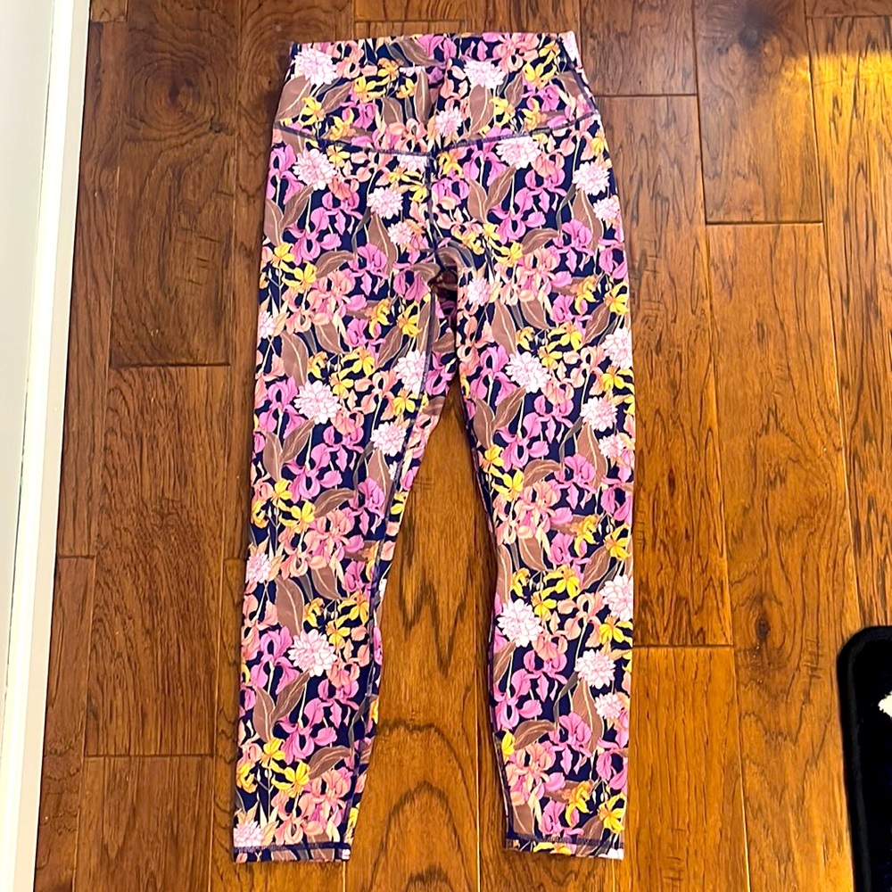 Patterned leggings worn once